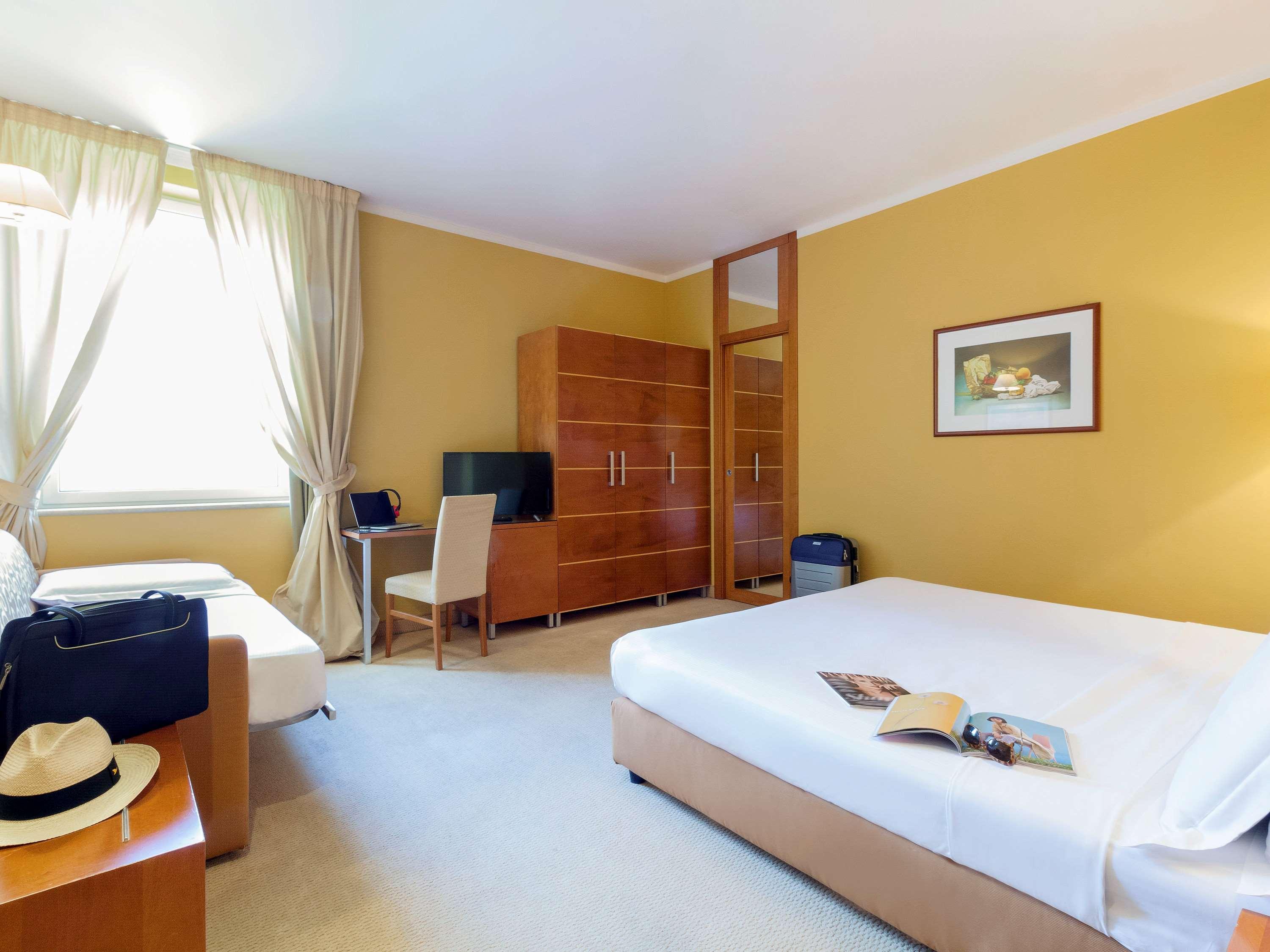 Ibis Styles Bari Giovinazzo Hotel Bagian luar foto