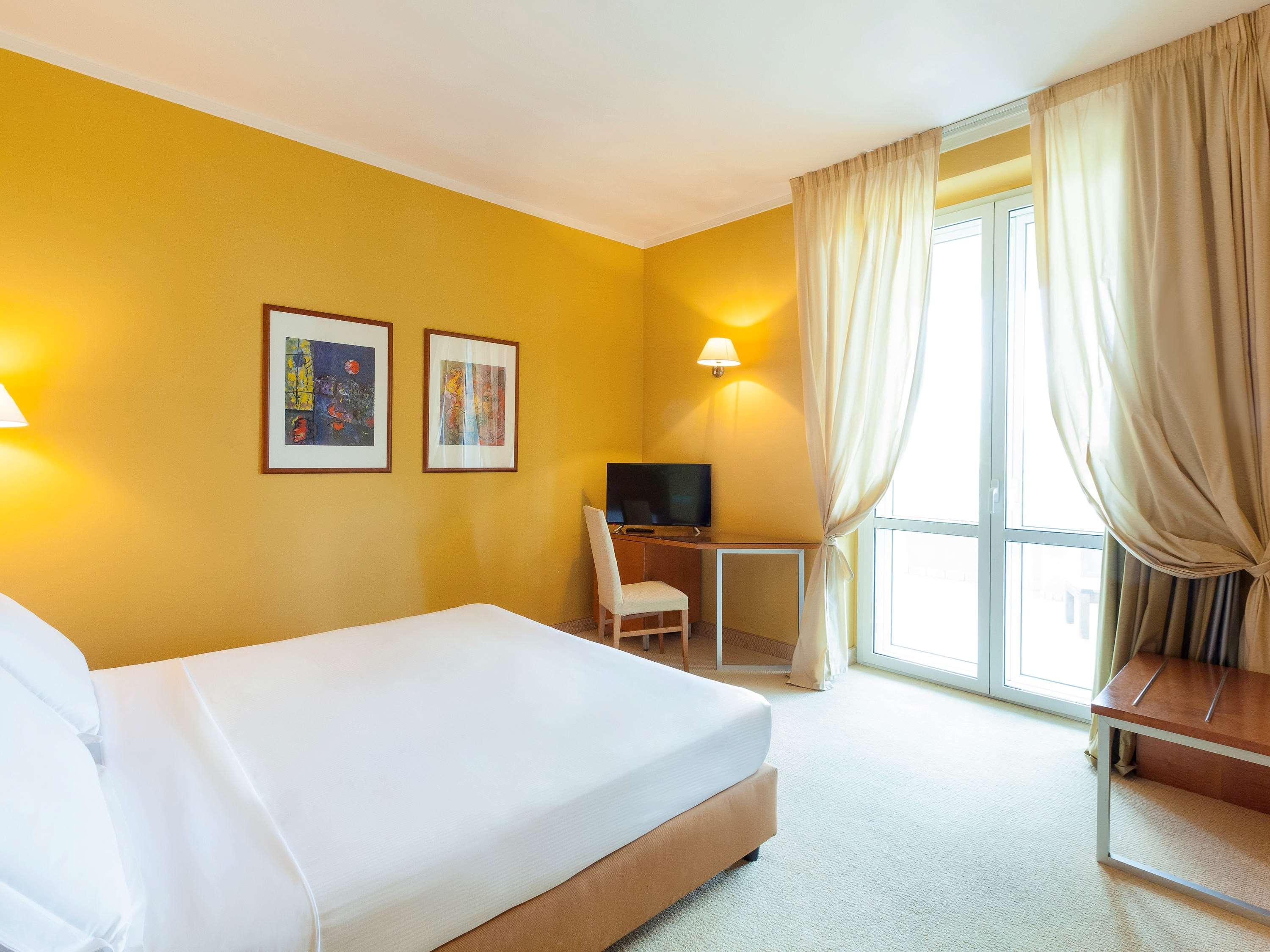 Ibis Styles Bari Giovinazzo Hotel Bagian luar foto