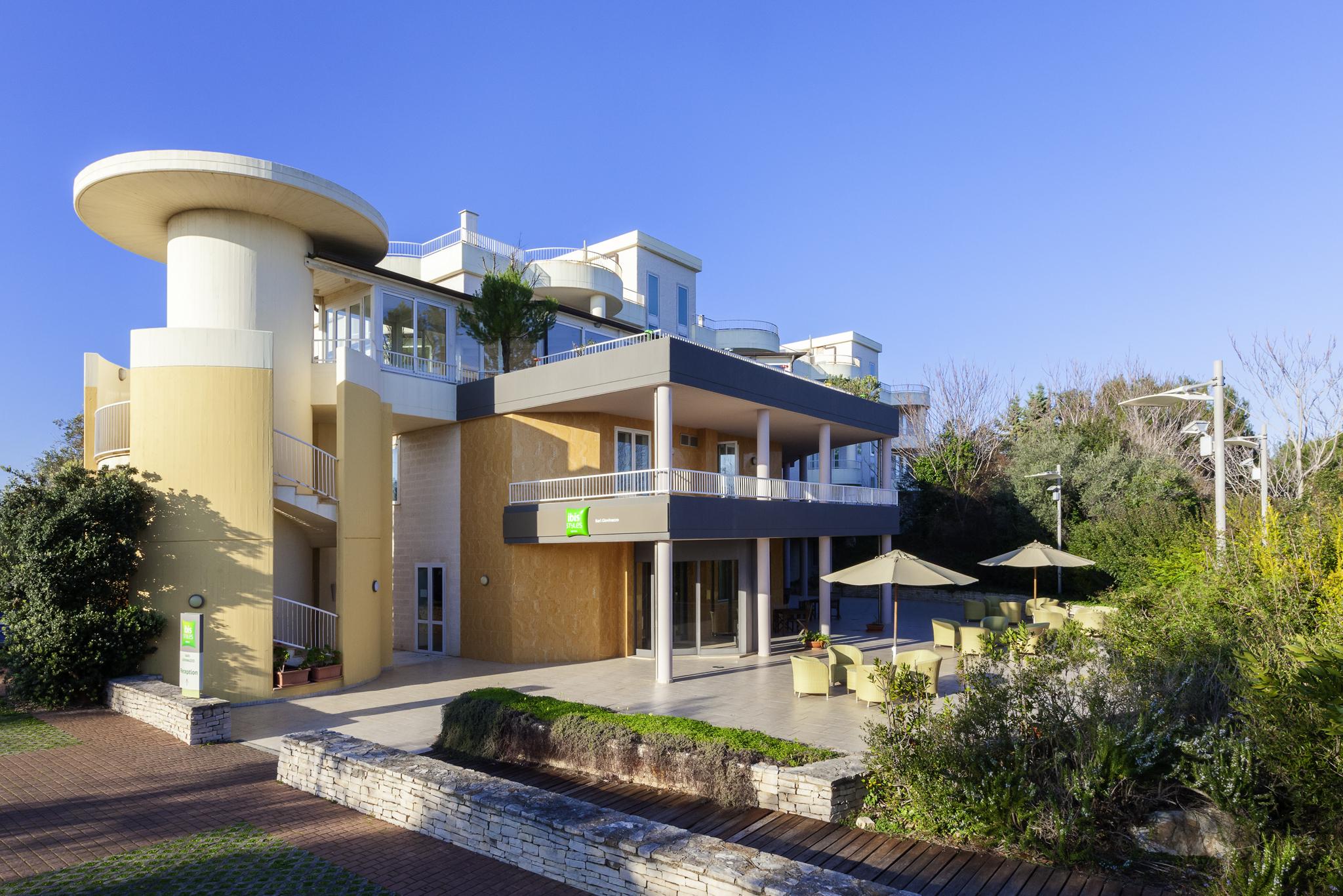 Ibis Styles Bari Giovinazzo Hotel Bagian luar foto