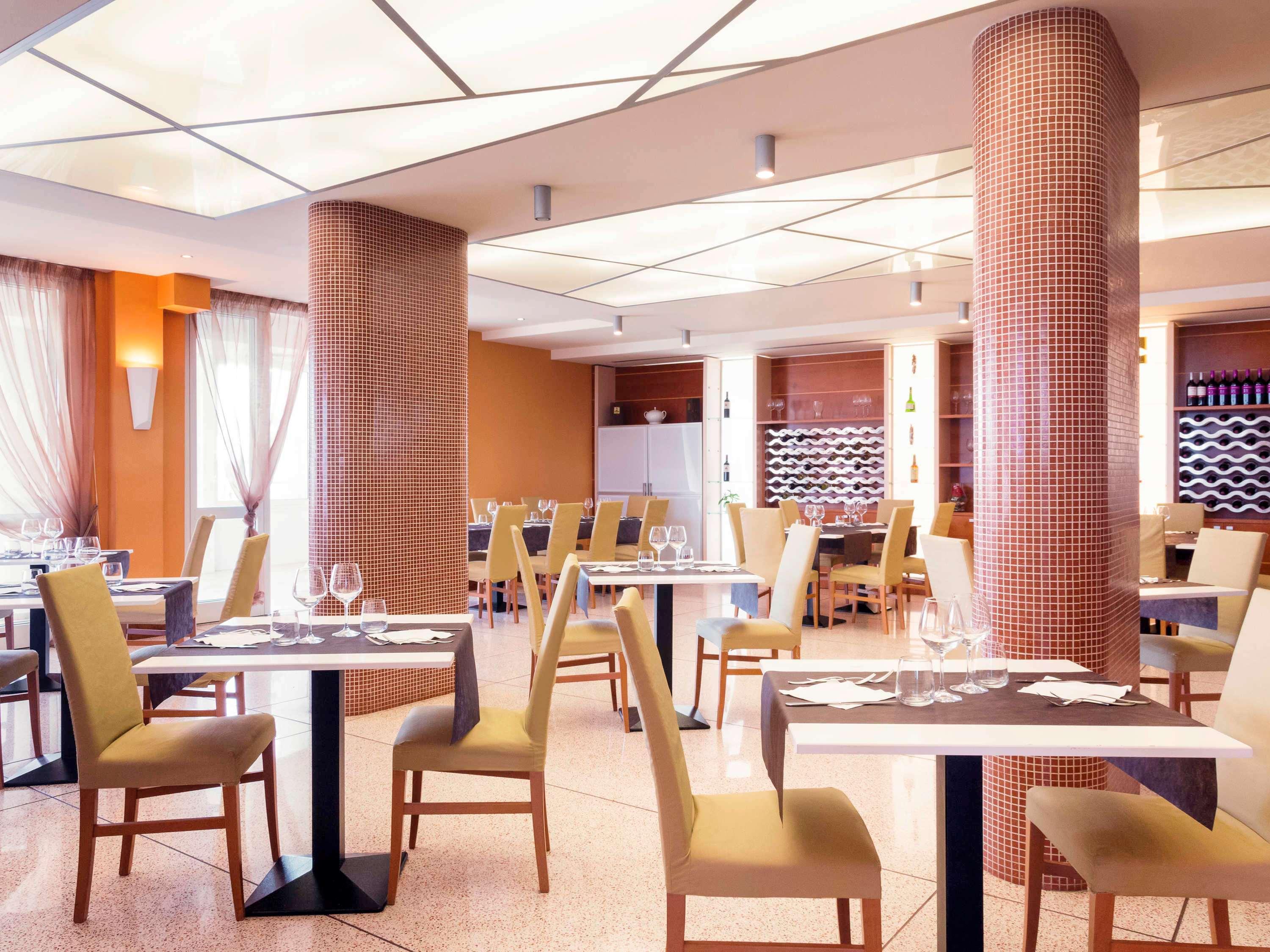 Ibis Styles Bari Giovinazzo Hotel Bagian luar foto
