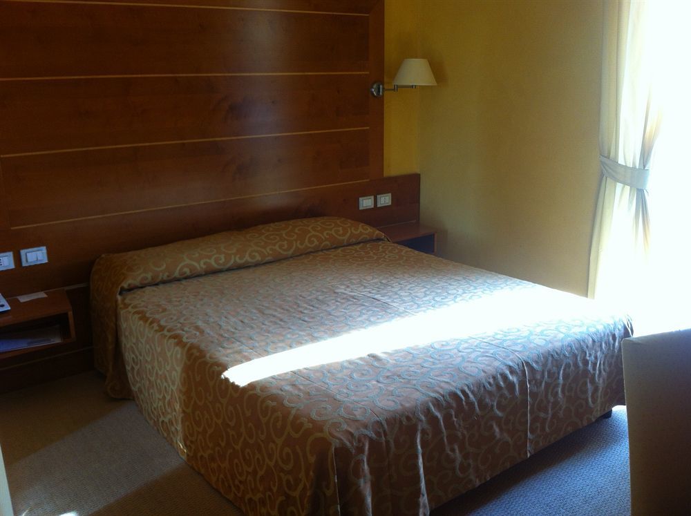 Ibis Styles Bari Giovinazzo Hotel Bagian luar foto